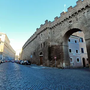 Characteristic Just Beside The Vatican Italië